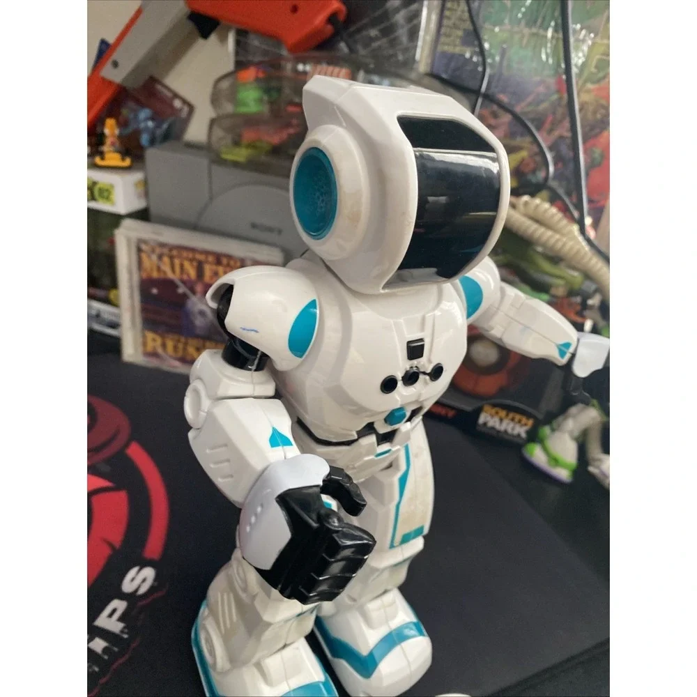 Xtrem Boots Robbie Remote Control Robot Works Great Dances Talks D3